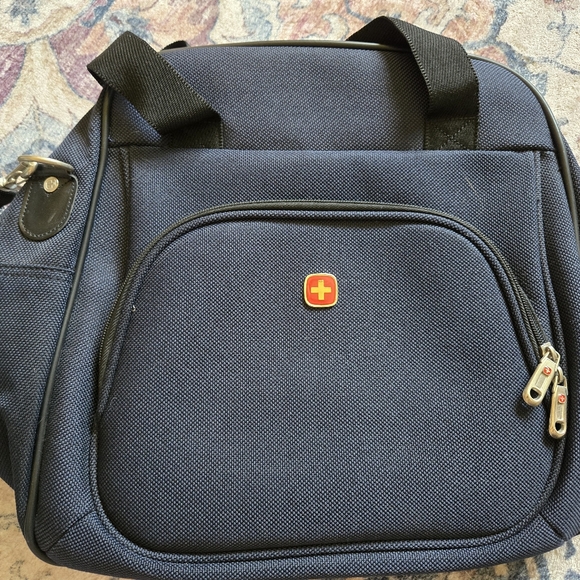 SwissGear versatile Navy Men's Bag-laptop everyday carry on suitcase